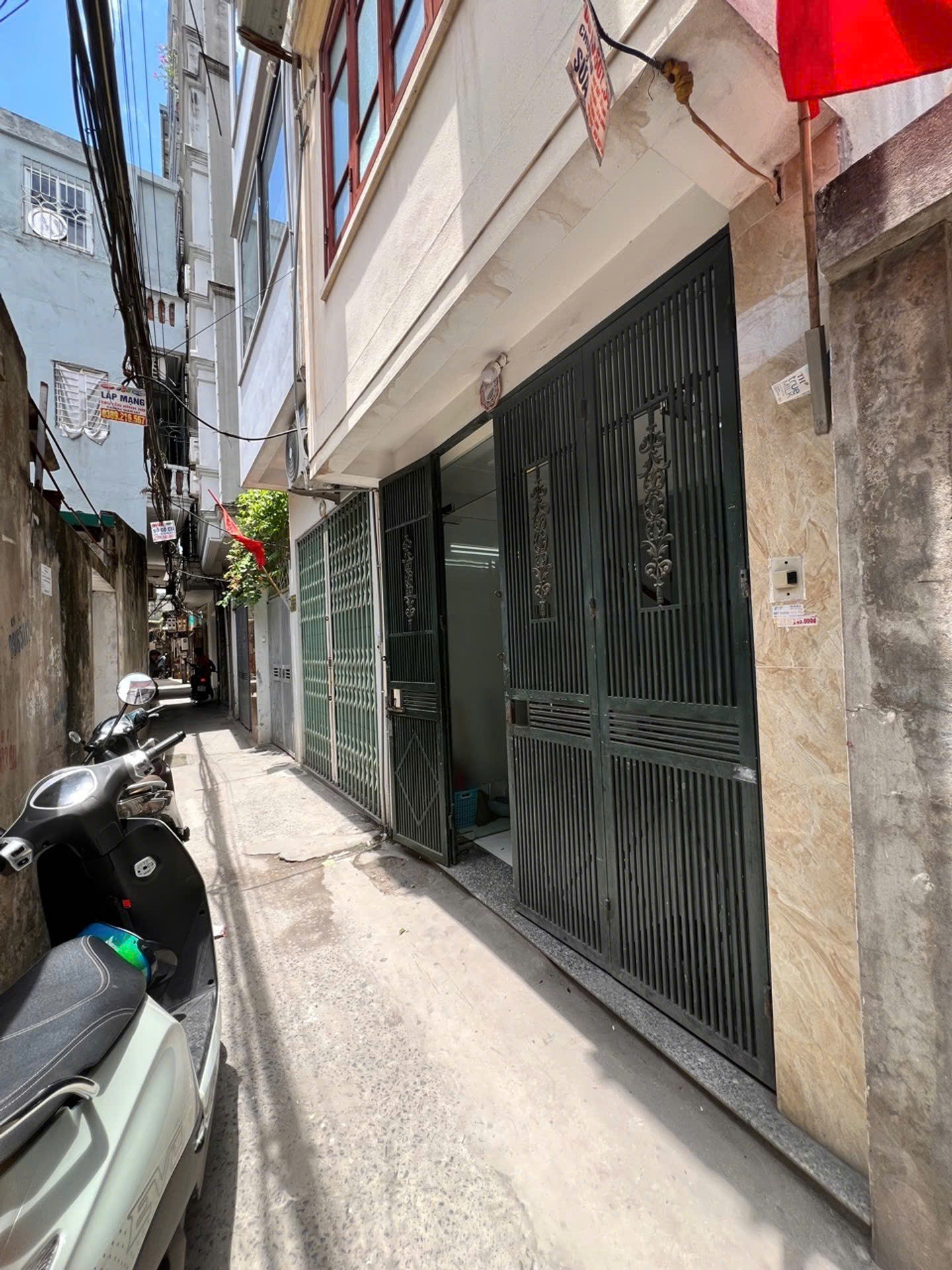 Bán nhà tam trinh 4 tầng dân xây ở ngay 3 gác tránh gần phố hai bà trưng