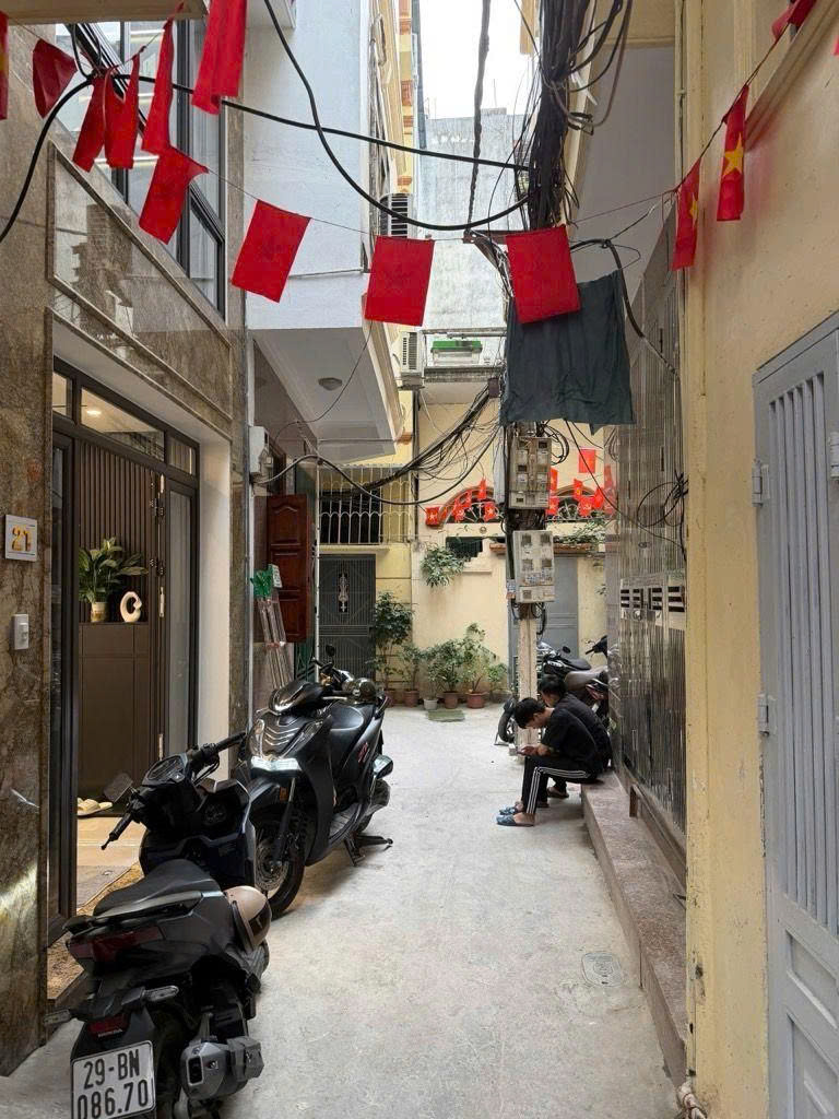 Bán nhà ngõ quỳnh 5 tầng long lanh ô tô cách 50M hai bà trưng