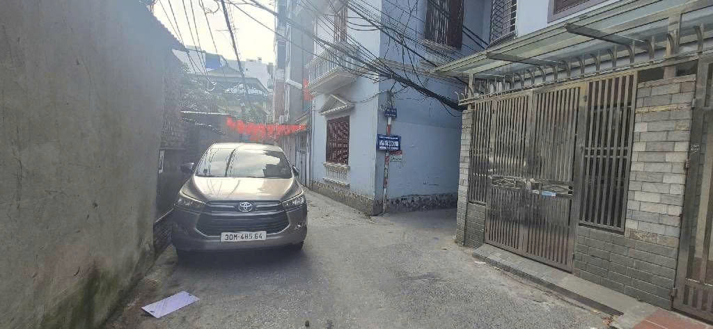 Bán nhà giải phóng 5 tầng dân xây otoo vào nhà hoàng mai