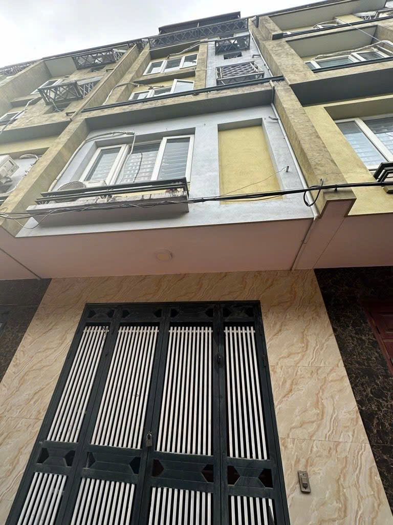 Bán nhà giáp nhị 5 tầng ở ngay 20M ô tô dừng đỗ ngày đêm hoàng mai